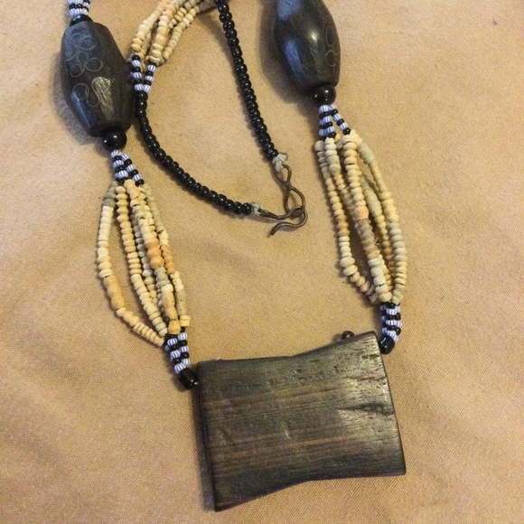 Wood necklace - Picture 2 of 3